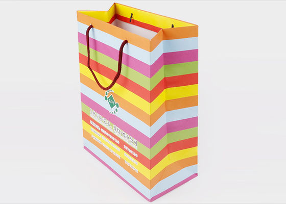 Мулти цвета напечатали бумажными логотип подгонянный хозяйственными сумками для упаковки подарка