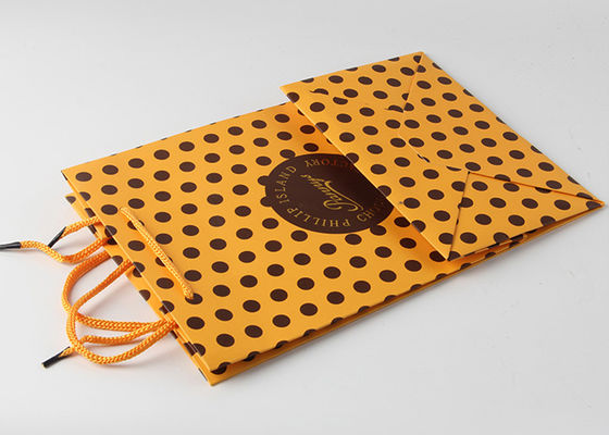 Сумки упаковки подарка ручки нейлона декоративные с печатью и точечным растром сусального золота горячими