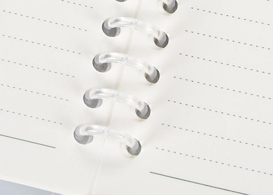 Материал смещенной бумаги тетради крышки заклепки пластиковый трудный и персонализированный логотип