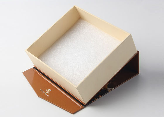 Магнитным напечатанная закрытием упаковывая бумага искусства коробок с слоением Гилттер лоснистым